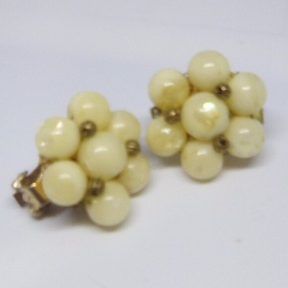 Vintage Hobe Faux Pearl Clip On Earrings - Picture 1 of 3